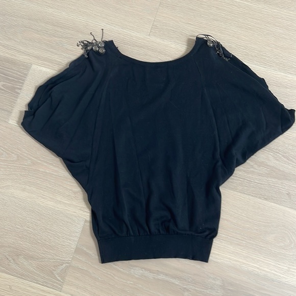 Guess black top with metallic decoration shoulder short sleeves - Picture 6 of 8